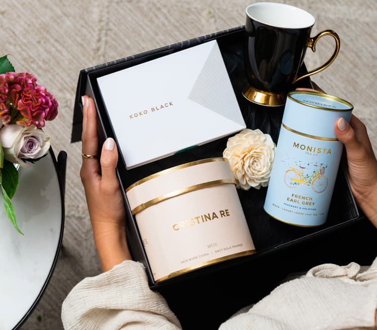 Ebony_wedgwood_tea_hamper_LR