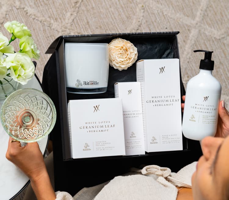 White_lotus_pamper_box_LR