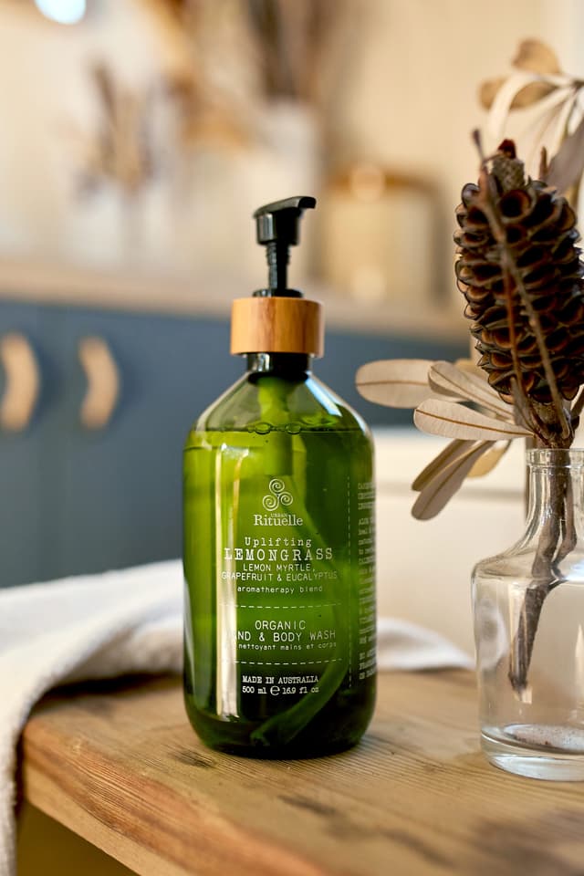 Urban Rituelle Lemongrass, lemon myrtle, grapefruit &amp; eucalyptus Hand &amp; Body Wash 500ml