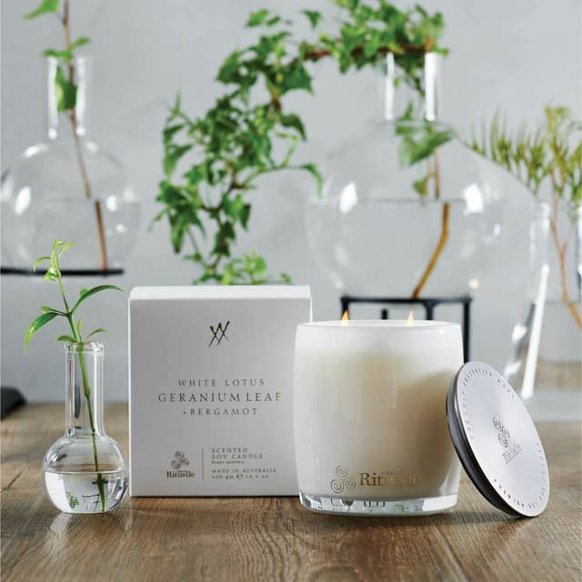 Urban Rituelle White Lotus, Geranium Leaf &amp; Bergamot Scented Soy Candle 140g