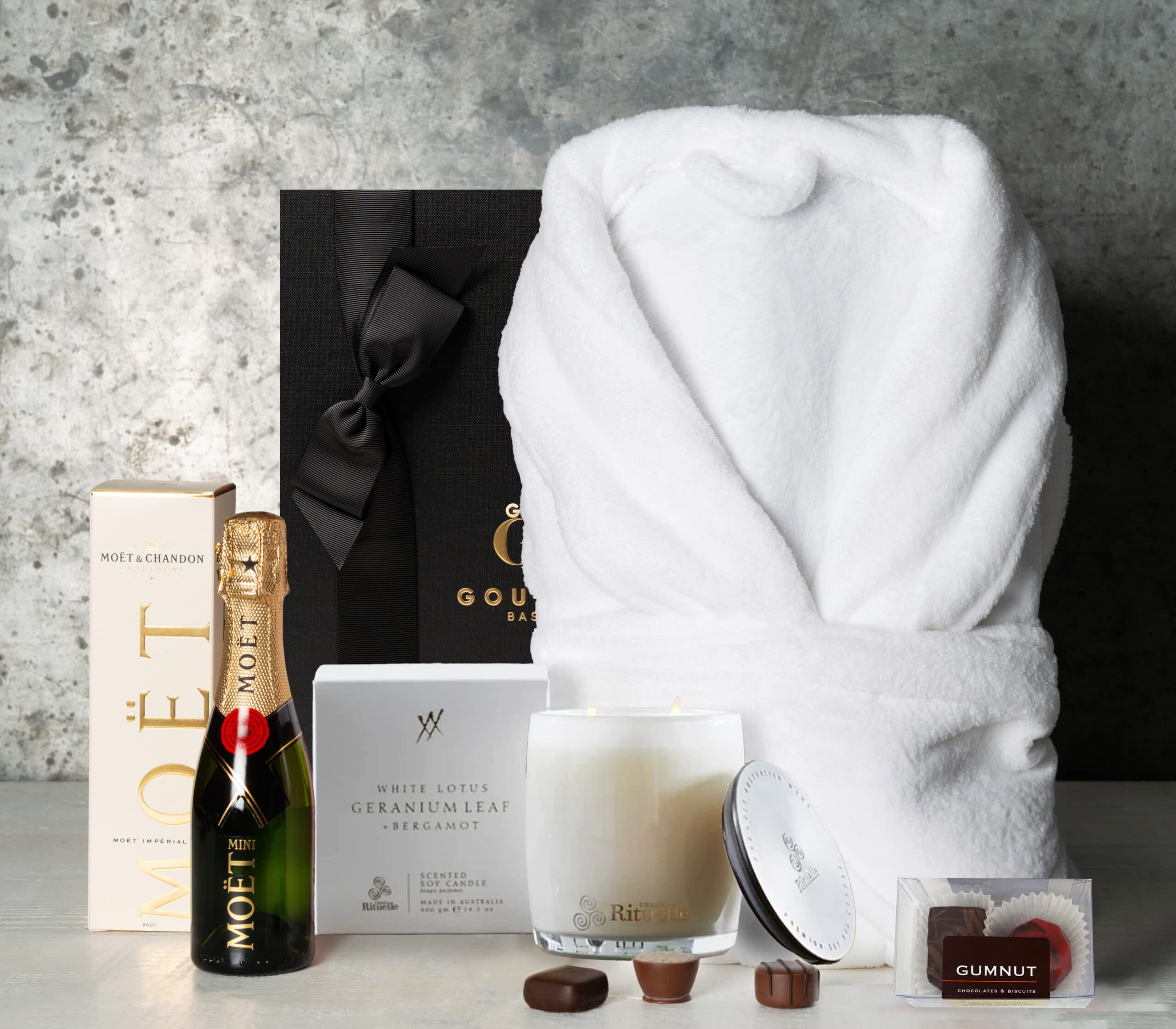 Moet_and_Candle_Pamper_Hamper