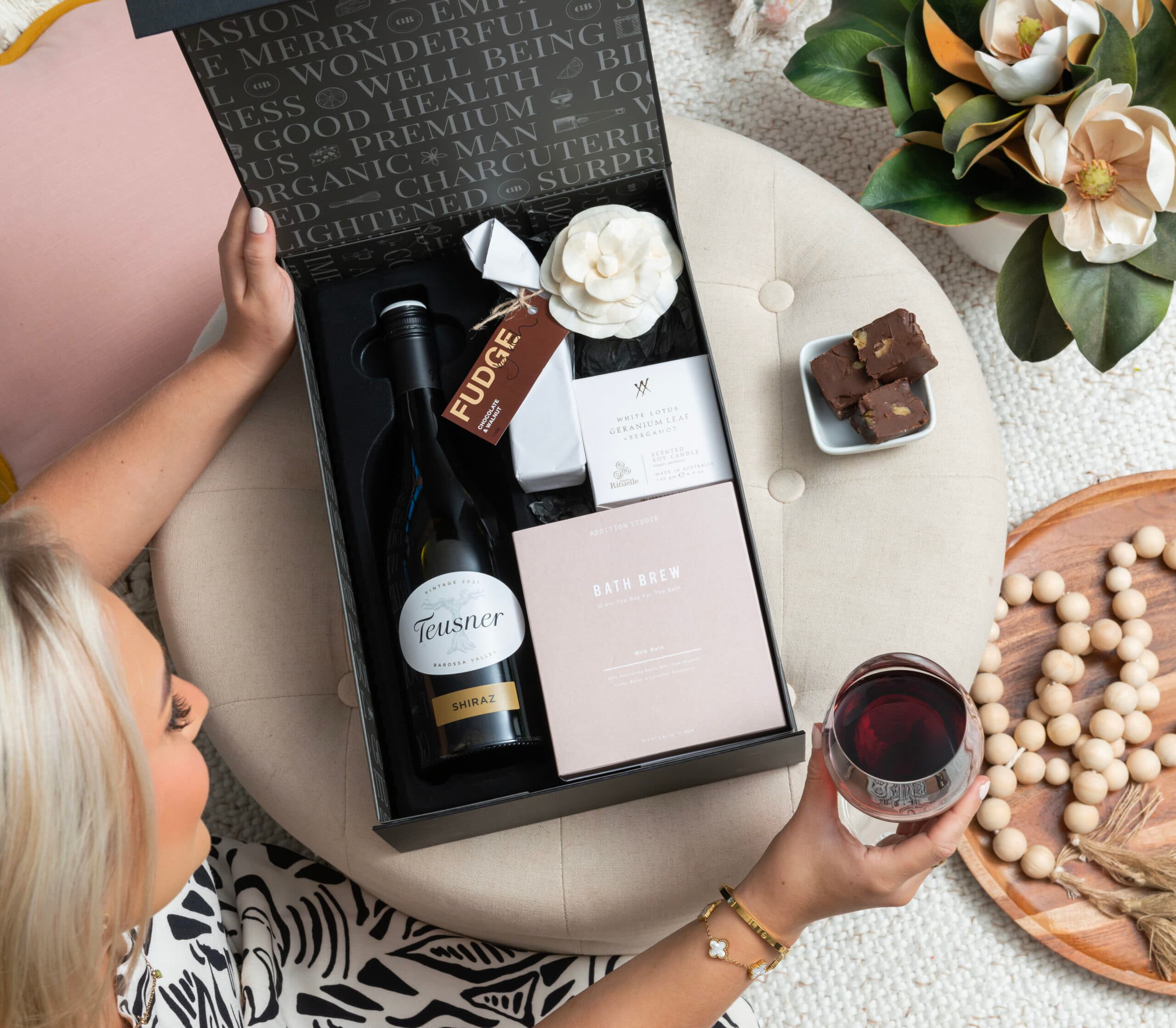 Red & Relaxation Hamper GB24_402