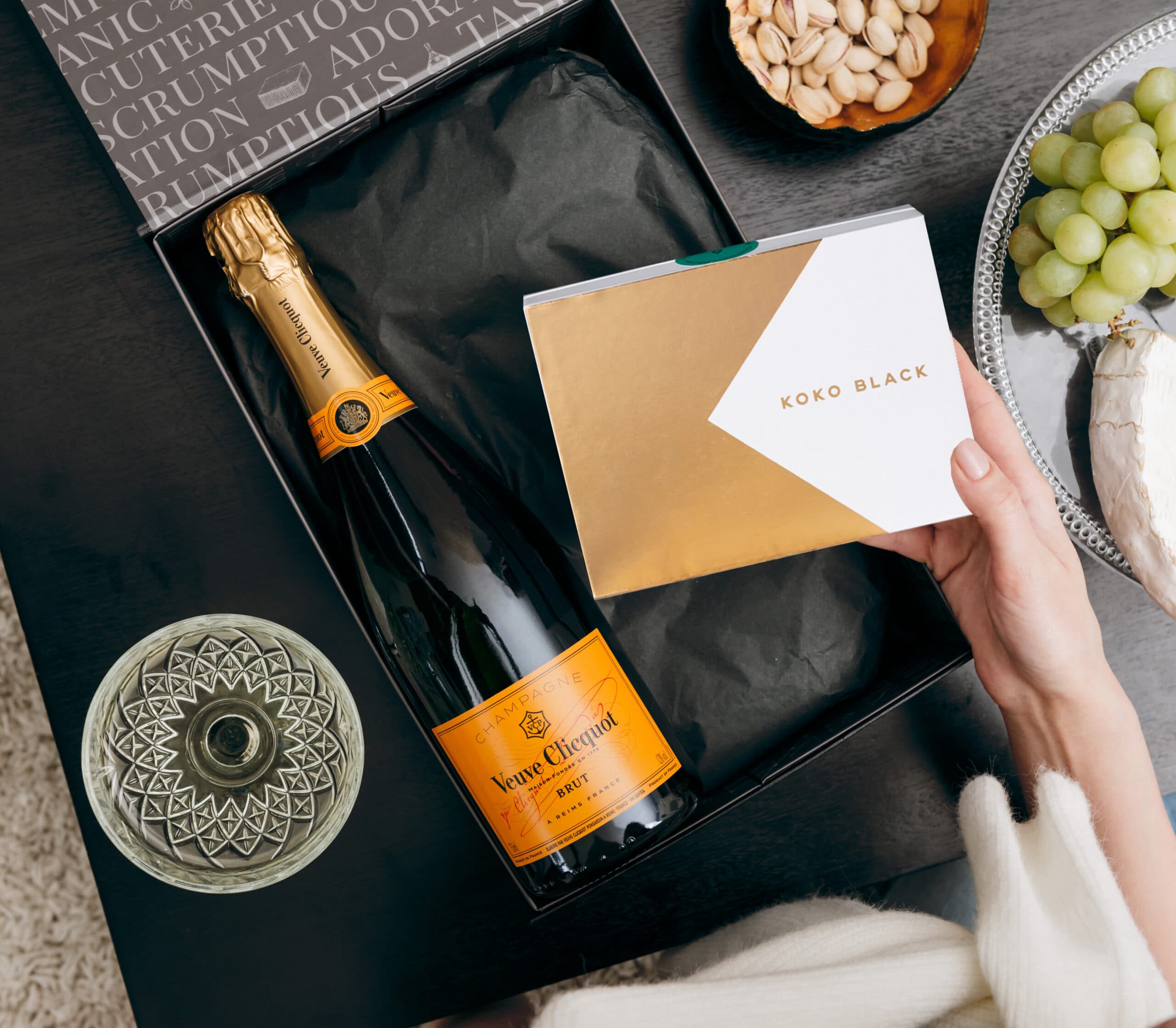 Veuve_Clicquot_premium_chocolate_hamper (3)