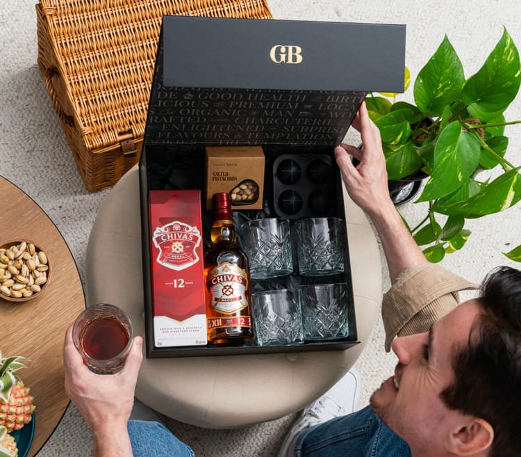 Chivas Deluxe Whisky Hamper GB24_699