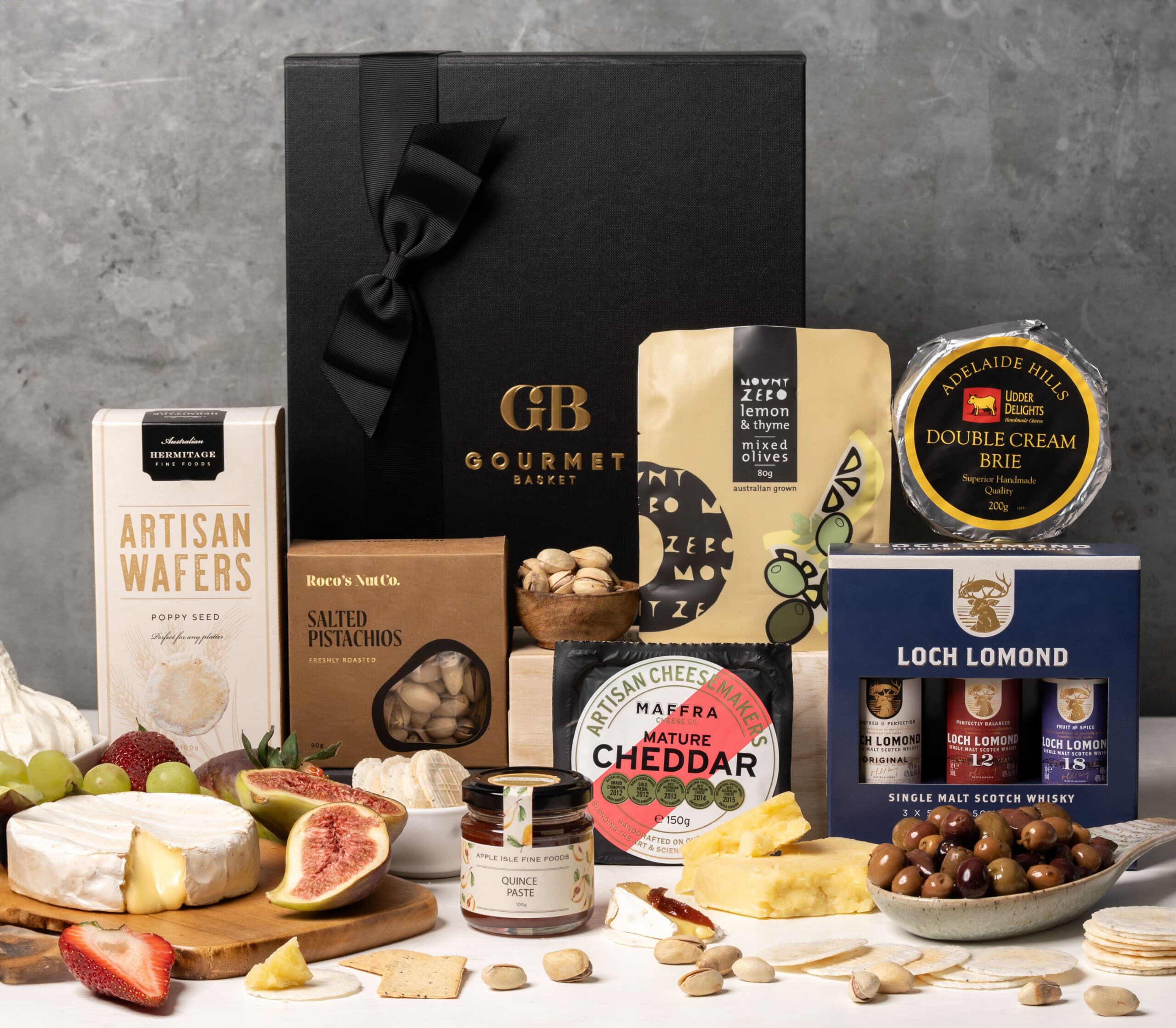 Highlands Whiksy and Cheese Hamper A7401481-Edit