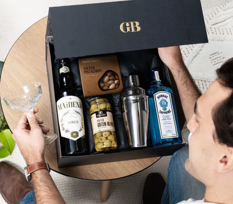 Shaken_Not_Stirred_Martini_Hamper_etch