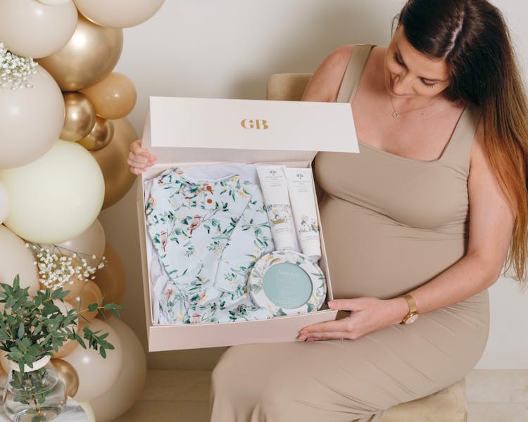 Welcome_to_the_world_baby_hamper INSIDE