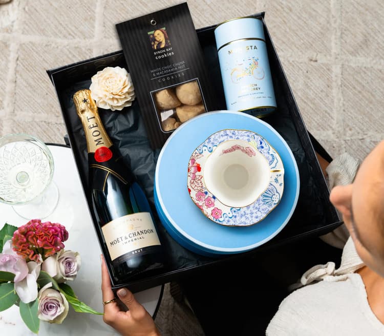 Wedgewood_high_tea_hamper_HR-v3