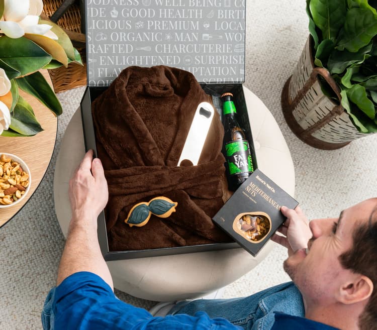 The Man Cave Hamper GB24_715 Brown Robe