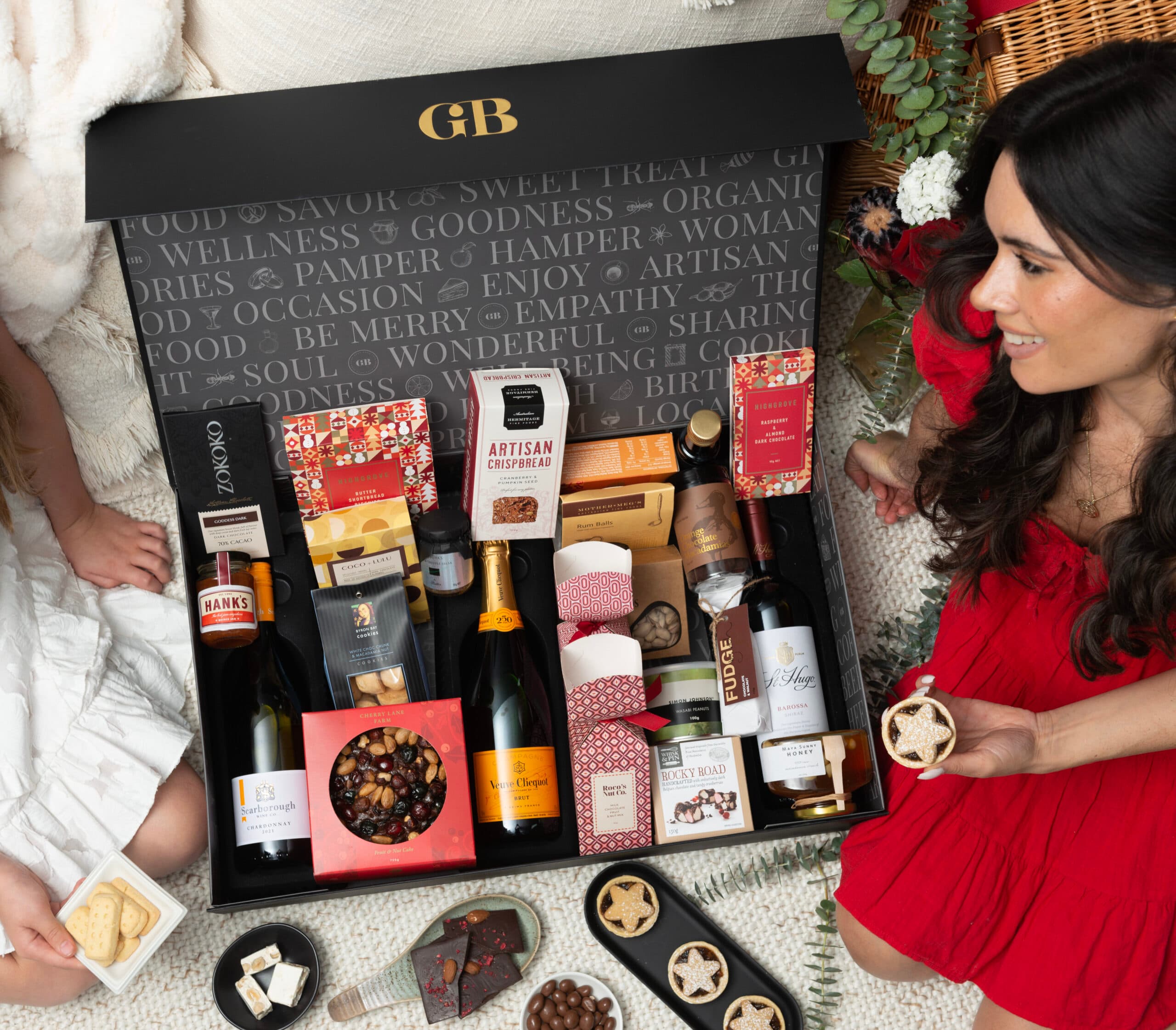 Luxury Christmas Hamper IHS GB23_Xmas_034