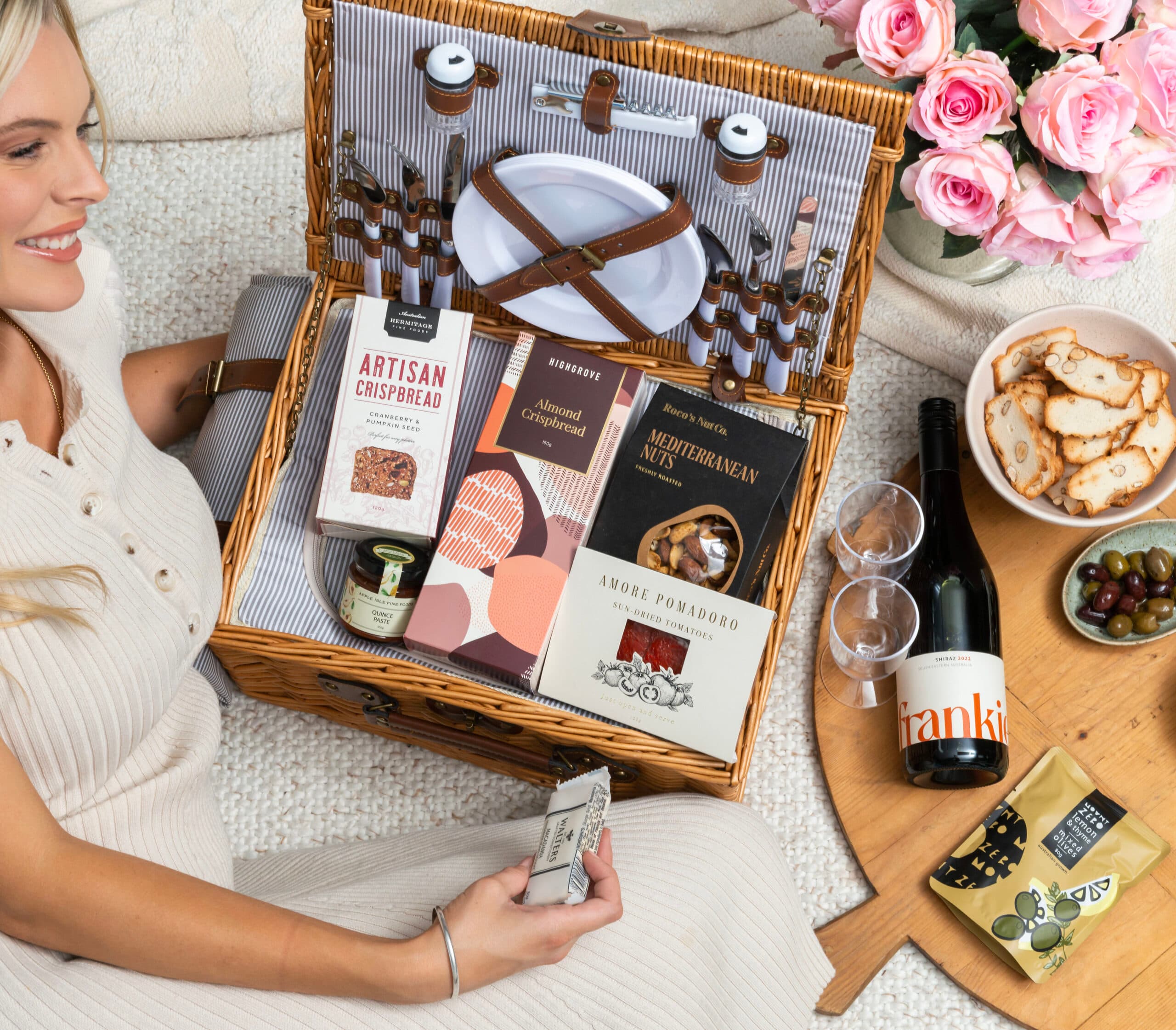 Family Feast Picnic Basket GB24_780