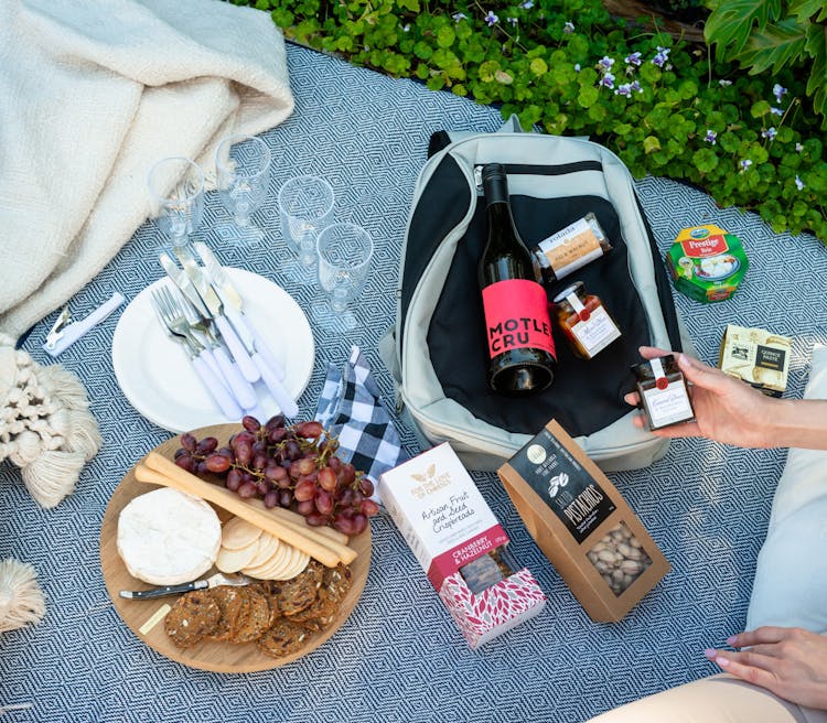 Outdoor_adventure_picnic_bag_LR