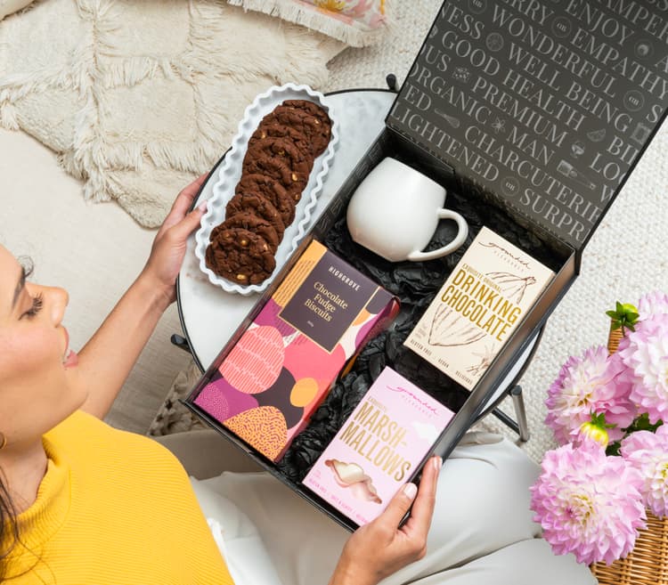 Indulgence Chocolate and Marshmallows Hamper GB24_530