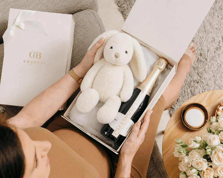 Sending_congratulations_baby_hamper_ihs