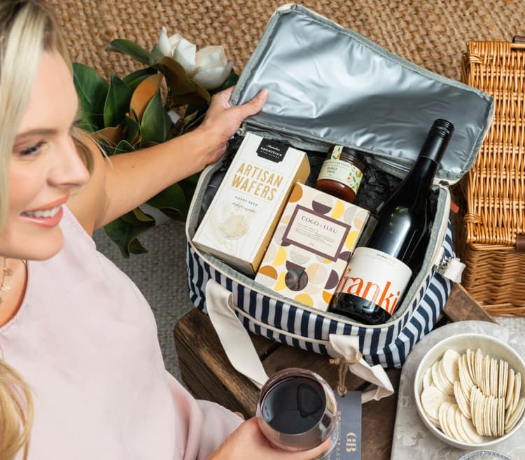 Summer Getaway Picnic Hamper GB24_792