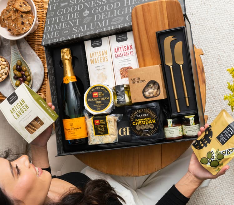 Veuve Cheeseboard Celebration GB24_506