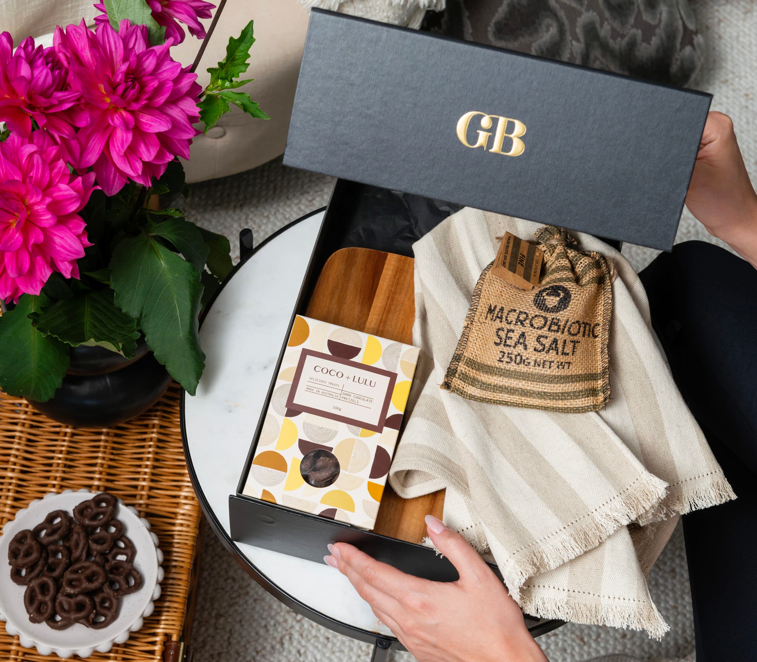 Warmth and Welcome Hamper GB24_320