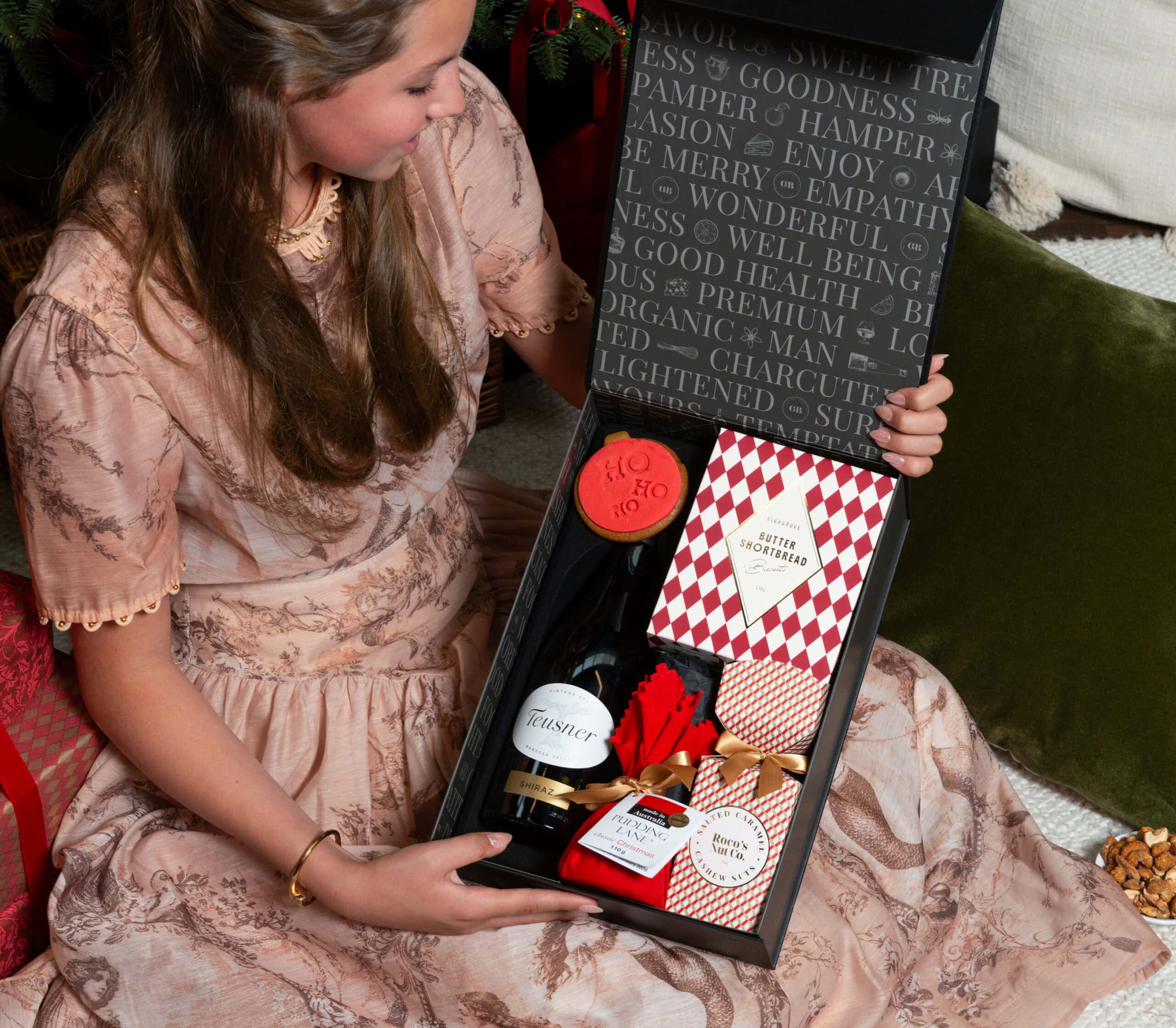 Santa’s_Little_Helper_Hamper_GB26_056